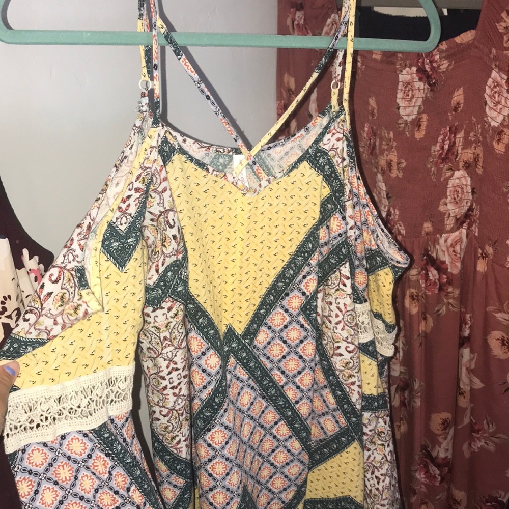 Shoulder cut out dress